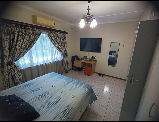 4 BEDROOM HOUSE FOR SALE IN BEREA WEST